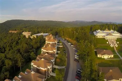 Вид с воздуха на Living Retreat Center в Буне, Северная Каролина.