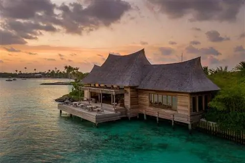 Вилла над водой в отеле Waldorf Astoria Maldives, остров Итаафуши, атолл Южный Мале, Мальдивская Республика