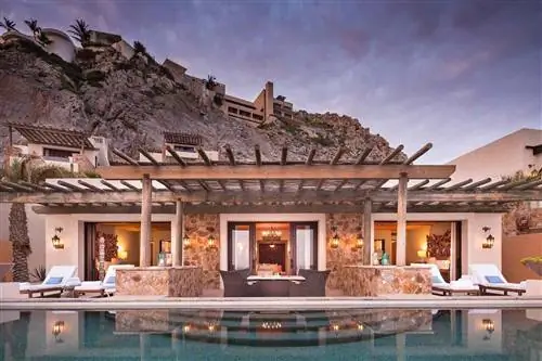 Глядя на люкс с 2 спальнями и видом на пляж в отеле Waldorf Astoria Los Cabos Pedregal, Кабо-Сан-Лукас, Мексика