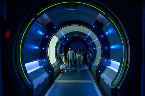 Дорожка к ресторану Space 220
