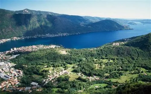 Озеро Орта, вид из Куарна Сопра, Пьемонт, Италия