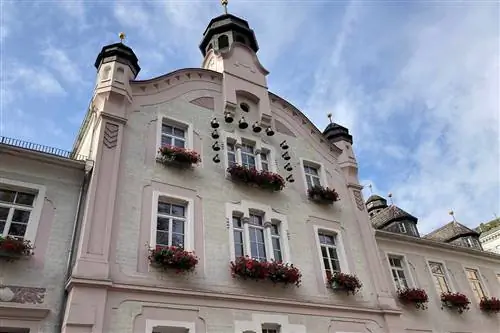 Старая ратуша с колоколами в Бад-Эмсе, Германия