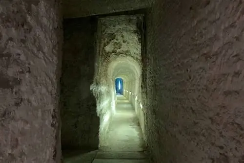 Туннель, ведущий к весне в Баде-бай-Вине, Германия.