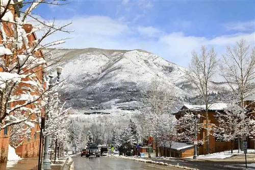 Улица в Аспене, Колорадо, зимой