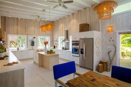 Открытая кухня виллы Seahorse в курортном спа-отеле Palm Island Resort and Spa в Гренадинах.