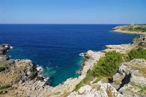 Залив Торре Лапилло, пляж Пунта Прошутто, Италия