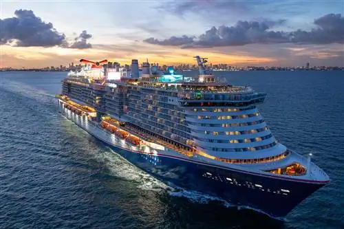 Carnival Cruise Line в море