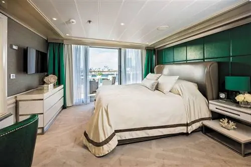 Люкс Гранд на борту Regent Seven Seas Cruises