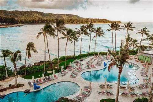 Вид с воздуха на бассейн в Turtle Bay Resort