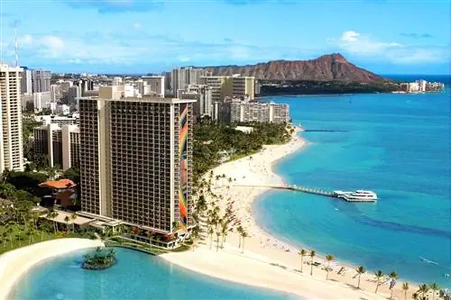 Вид с воздуха на курорт Hilton Hawaiian Village Waikiki Beach Resort