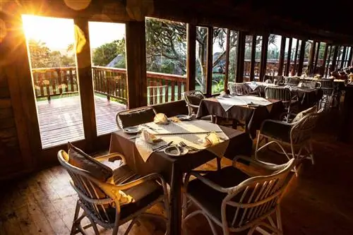 Столовая в Mbotyi River Lodge