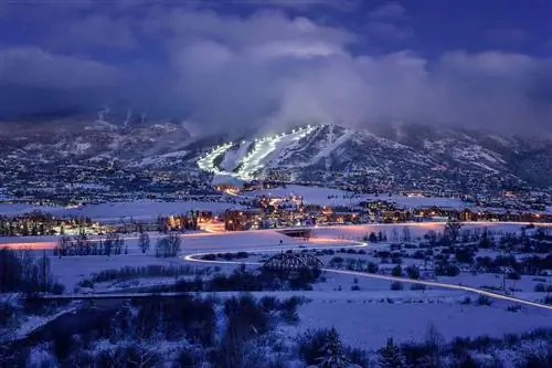 Горнолыжный курорт Steamboat Springs ночью