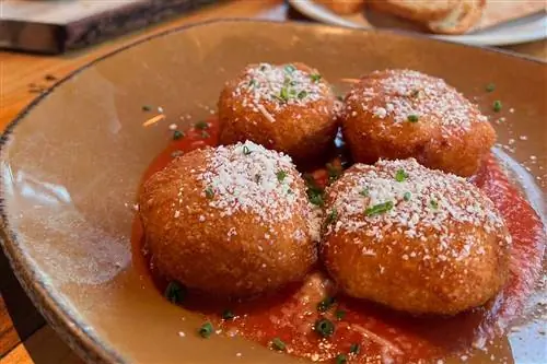 Mac and Cheese Bites в Диснейленде