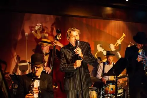 Артисты в баре Berts Jazz в отеле Merchant