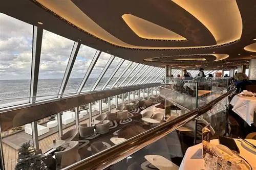 Интерьер яхт-клуба на борту MSC Seascape Интерьер яхт-клуба на борту MSC Seascape