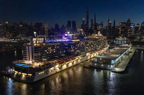 Внешний вид MSC Seascape в порту ночью Внешний вид MSC Seascape в порту ночью