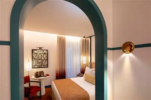 Этот район Парижа стал фаворитом среди местных жителей и знающих путешественников, и теперь в нем есть великолепный отель