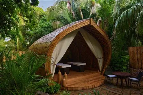 Глядя на спа-капсулу в Навиве, курорте Four Seasons, Пунта-Мита, Мексика.