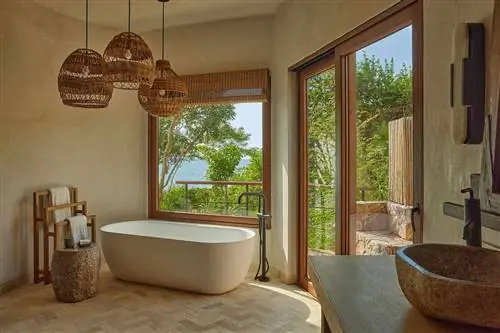 Интерьер ванной комнаты в палатке в Навиве, курорт Four Seasons, Пунта-Мита, Мексика