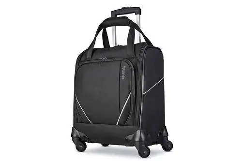 Чемодан American Tourister Zoom Turbo Softside расширяемый с вращающимися колесами