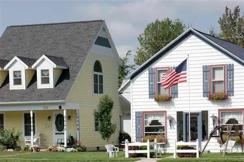 Дома в деревне, озеро Вайнона.