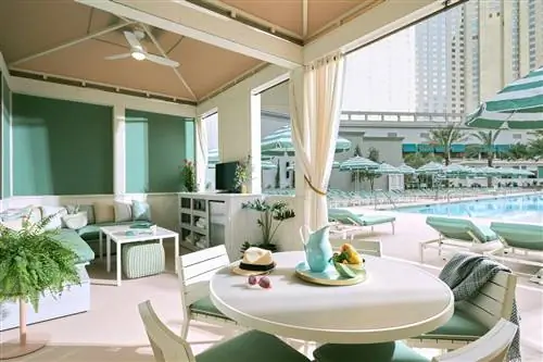 Бунгало Park MGM у бассейна