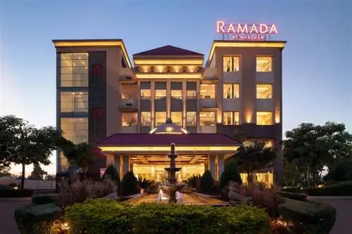 Внешний вид Ramada by Wyndham Varanasi Katesar в Индии