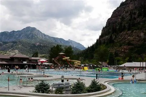 Бассейн и фитнес-центр Oray Hot Springs в Орей, Колорадо.