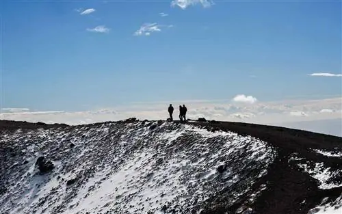 15 походов к вулканам в потрясающих местах по всему миру