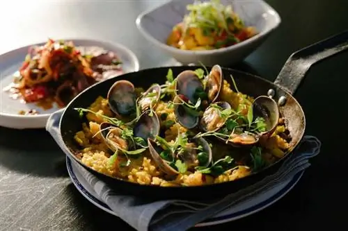 Блюдо из риса и моллюсков