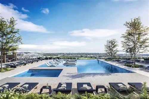 Терраса у бассейна в отеле Four Seasons Nashville