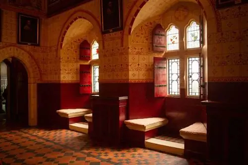 Внутри Castell Coch в Уэльсе