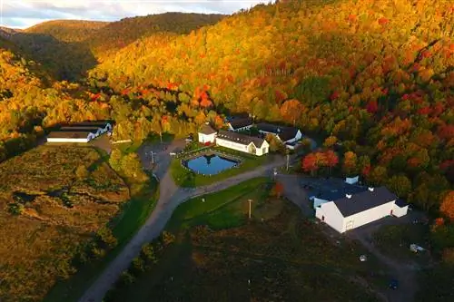 Вид с воздуха на Glenora Inn & Distillery