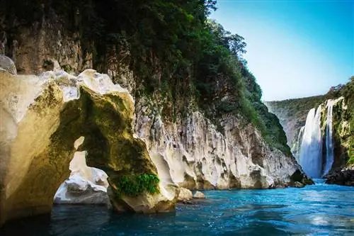 Река Тампаон и водопады Тамул в Уастека-Потосина, Сан-Луис-Потоси, Мексика