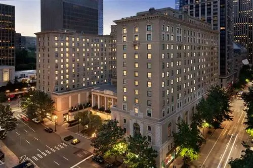 Внешний фасад отеля Fairmont Olympic