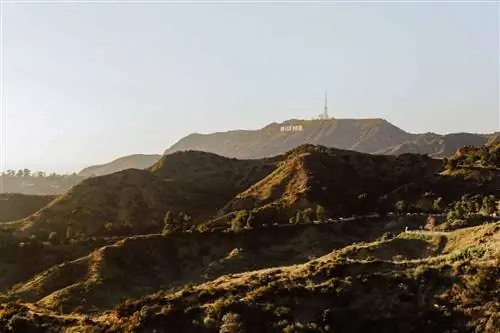 Знак Голливуда над холмами Гриффит-парка