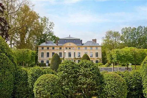 Пребывание в замке 18-го века под Парижем в окружении 100 акров садов