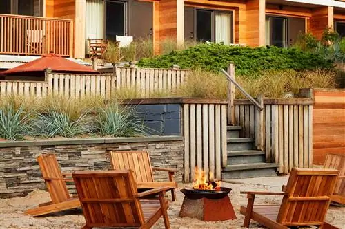 Стулья и место для костра за пределами MARRAM Montauk