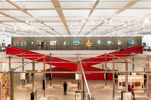 Работа бразильского активиста на выставке в Художественном музее Сан-Паулу.