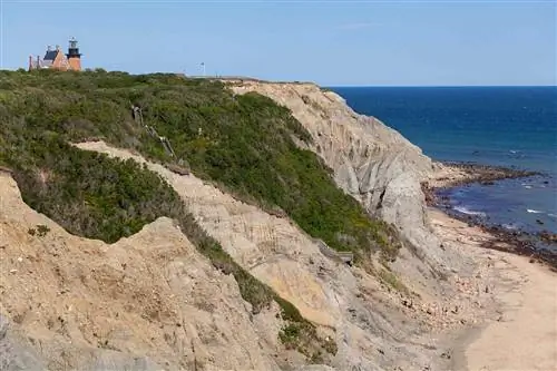 Юго-восточный маяк над скалами на острове Блок, Род-Айленд