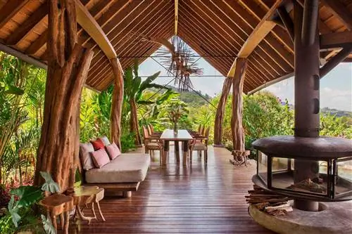 Ресторан под открытым небом в Origins Lodge в Коста-Рике.