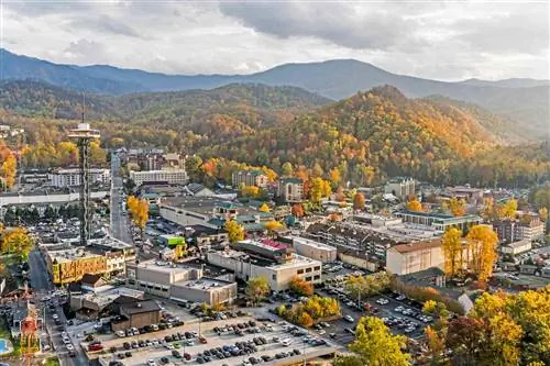 Осенние краски в Смоки-Маунтинс и Гатлинбурге