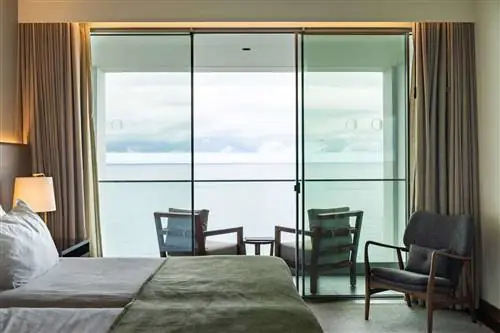 Гостевой номер в Les Suite at The Cliff Bay на Мадейре.