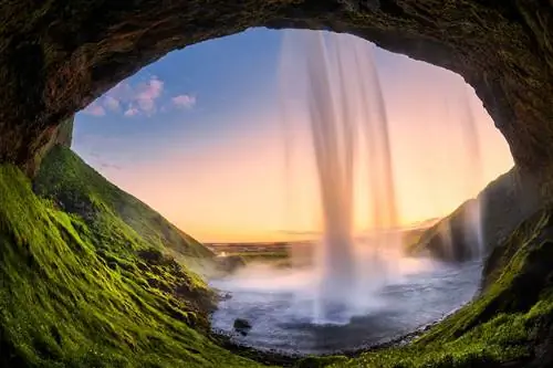 Водопад Seljalandsfoss летом, Исландия