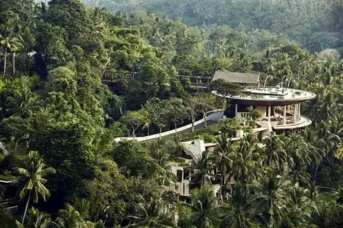 Вид с воздуха на курорт Four Seasons Resort Bali в Саянах Вид с воздуха на курорт Four Seasons Resort Bali в Саянах