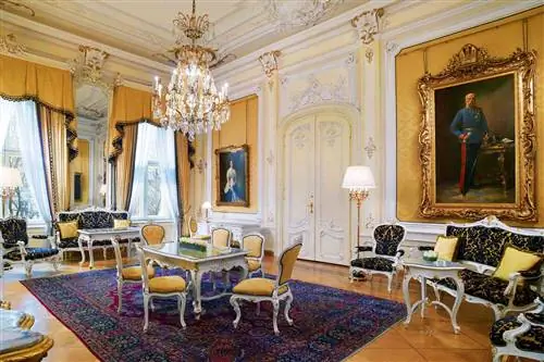 Интерьер салона Royal Suite в отеле Imperial, a Luxury Collection Hotel, Вена