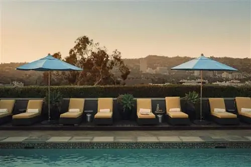 Бассейн в L’Ermitage Beverly Hills