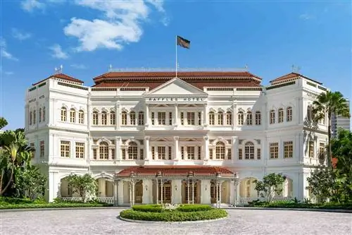 Внешний фасад Raffles Singapore