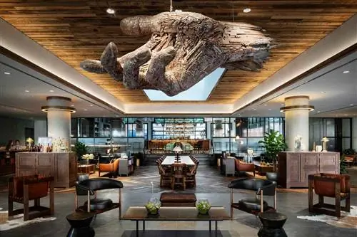 Вид на лобби отеля The Maven