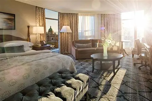 Солнечный номер в Magnolia Hotel & Spa